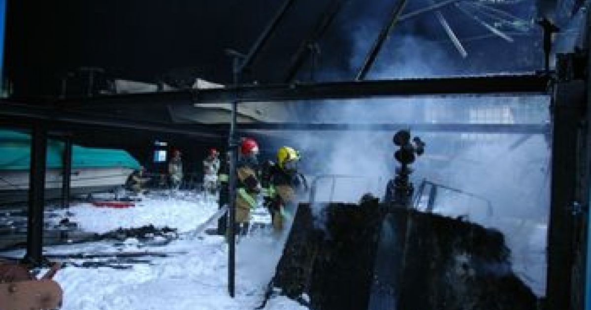 Domato l'incendio al cantiere nautico Hammer - Ticinonline