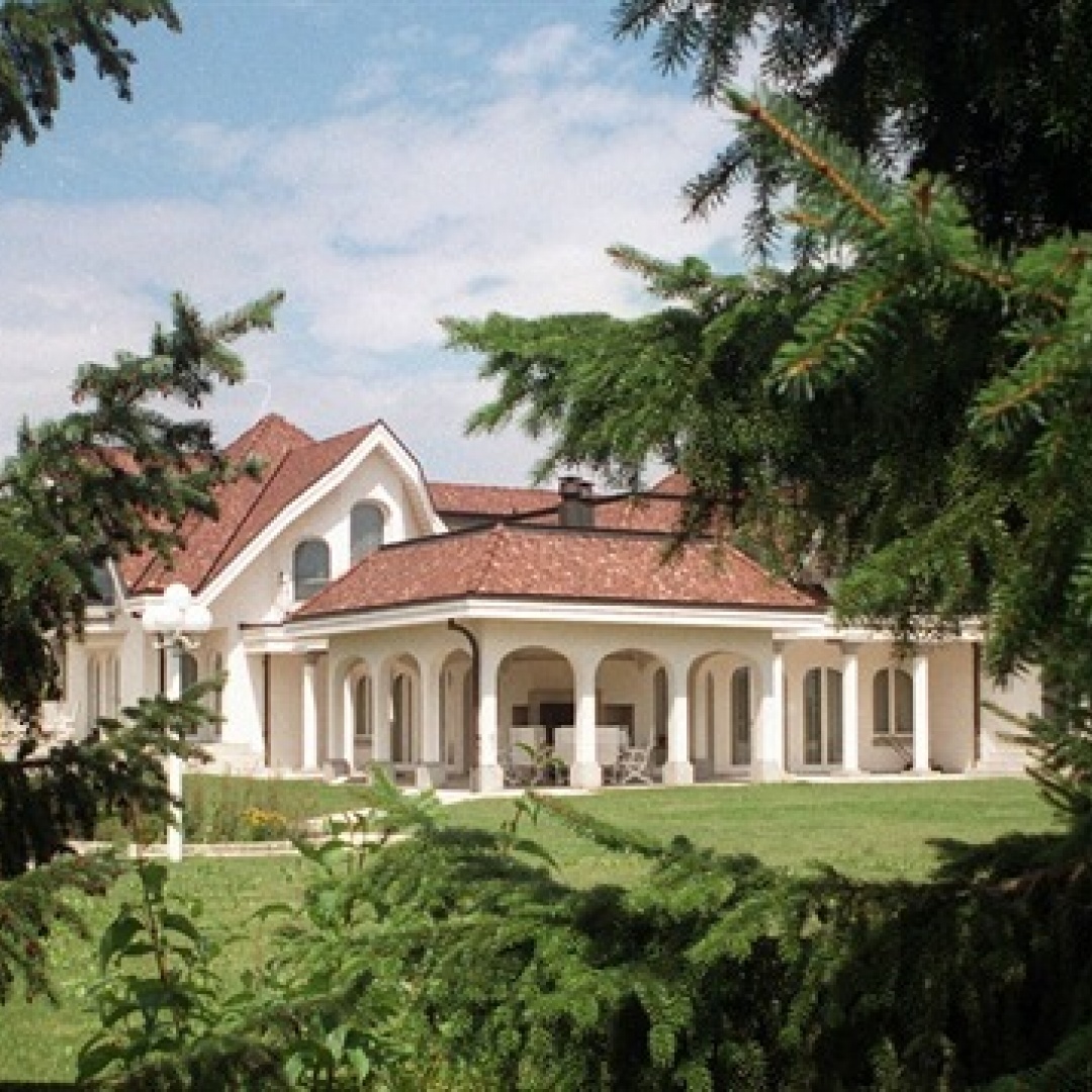 Il re del porno compra la villa da favola di Martina Hingis - Ticinonline