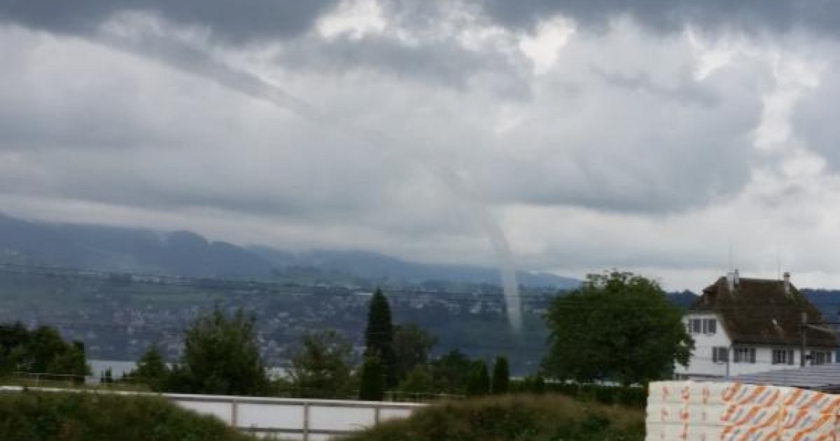 Una Tromba D Acqua Sul Lago Di Zurigo Ticinonline