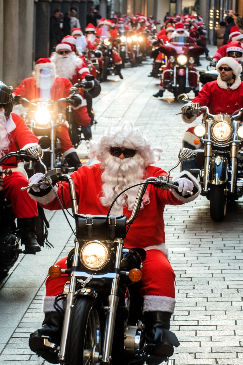 Auguri Di Natale Harley Davidson.I Babbi Natale Viaggiano In Harley Davidson Ticinonline