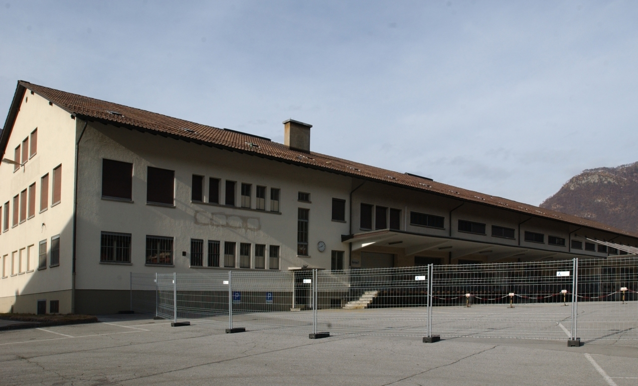 Futuro incerto sulla ricollocazione dei 100 dipendenti Distico - Ticinonline