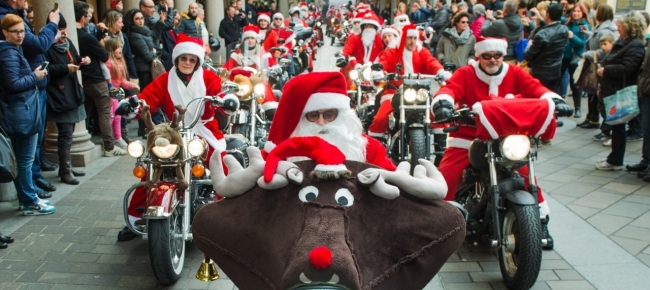 Babbi Natale.Arriva La Parata Di Babbi Natale In Harley Ticinonline