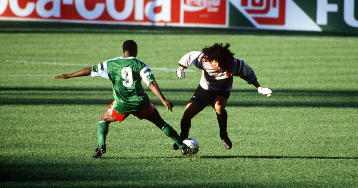 Lo scorpione Higuita e il vecchio Milla, che incroci al Mondiale ...