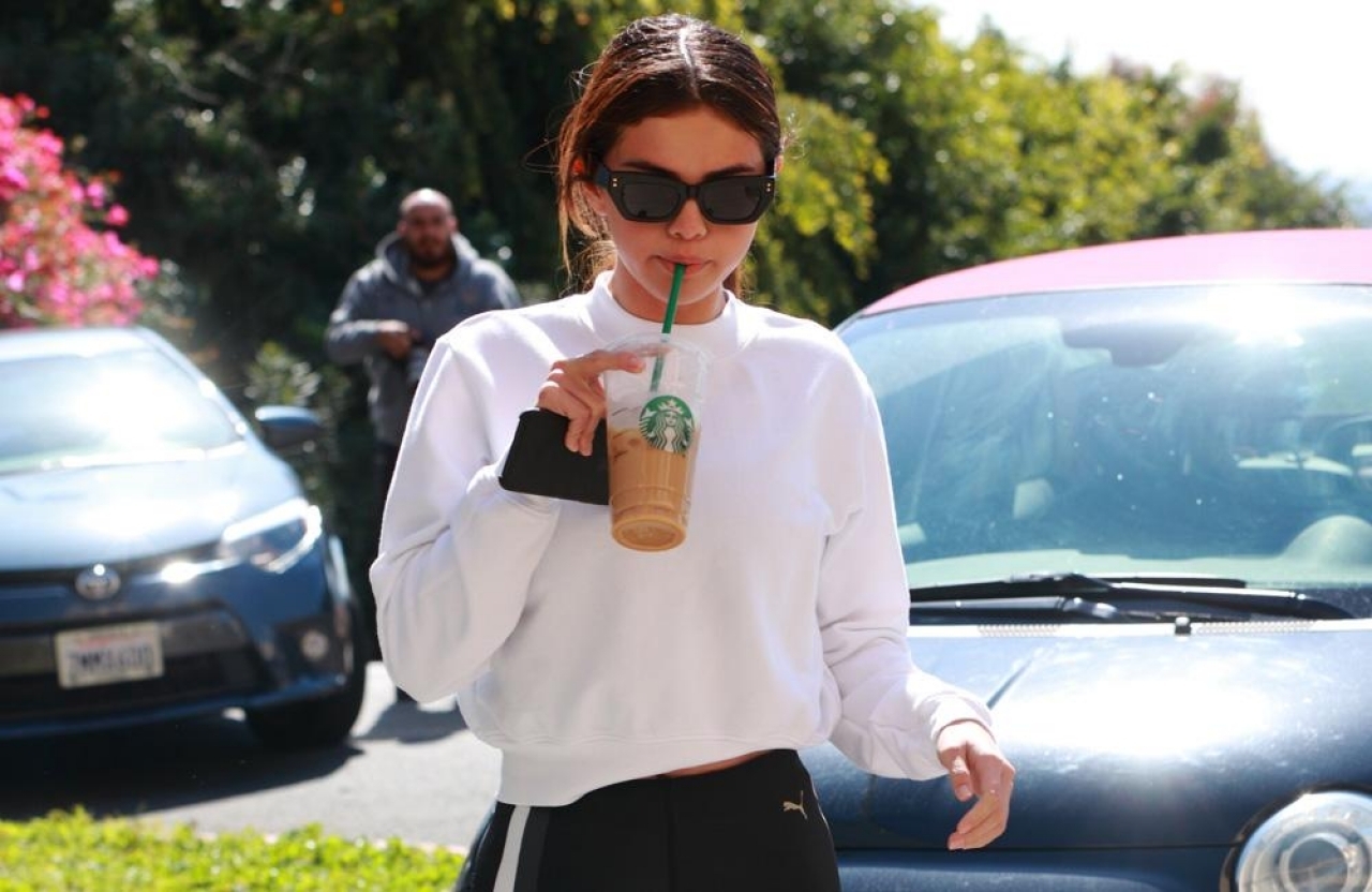 Selena Gomez spende 300 dollari l'ora per tenersi in forma - Ticinonline