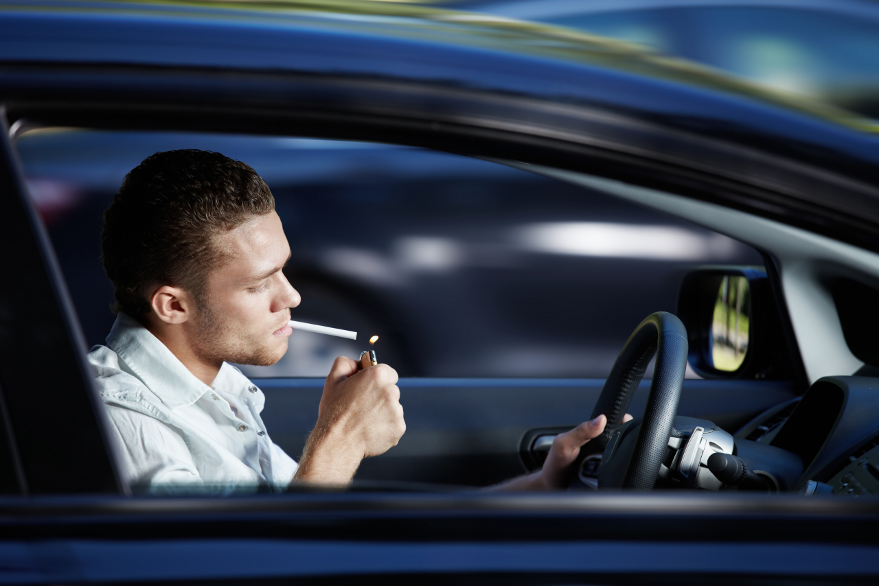 La sigaretta al volante mette a repentaglio la sicurezza - Ticinonline La sigaretta al volante mette a repentaglio la sicurezza - Ticinonline