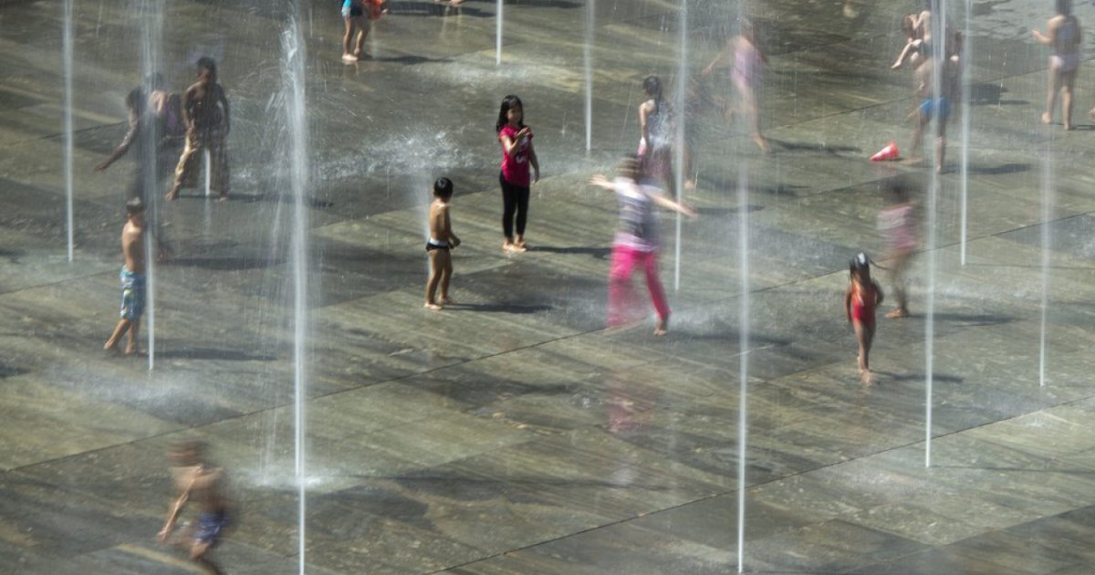 Piazza Federale Tornera Ad Essere Bagnata Da 26 Getti D Acqua Ticinonline