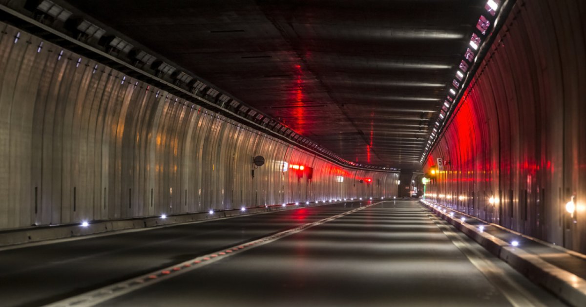 Galleria del San Gottardo chiusa anche la domenica, c’è chi si lamenta