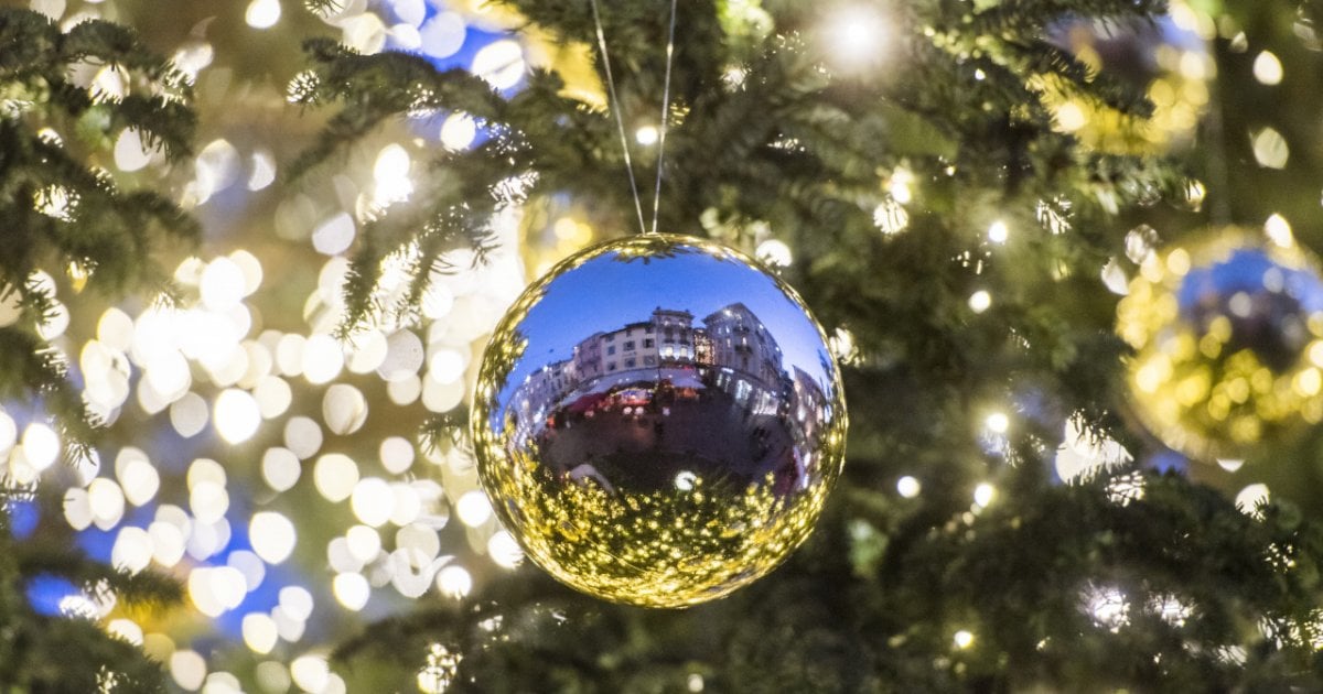 Decorazioni Natalizie Lugano.Il Natale In Citta Brilla Dentro Una Lugano Spenta Ticinonline