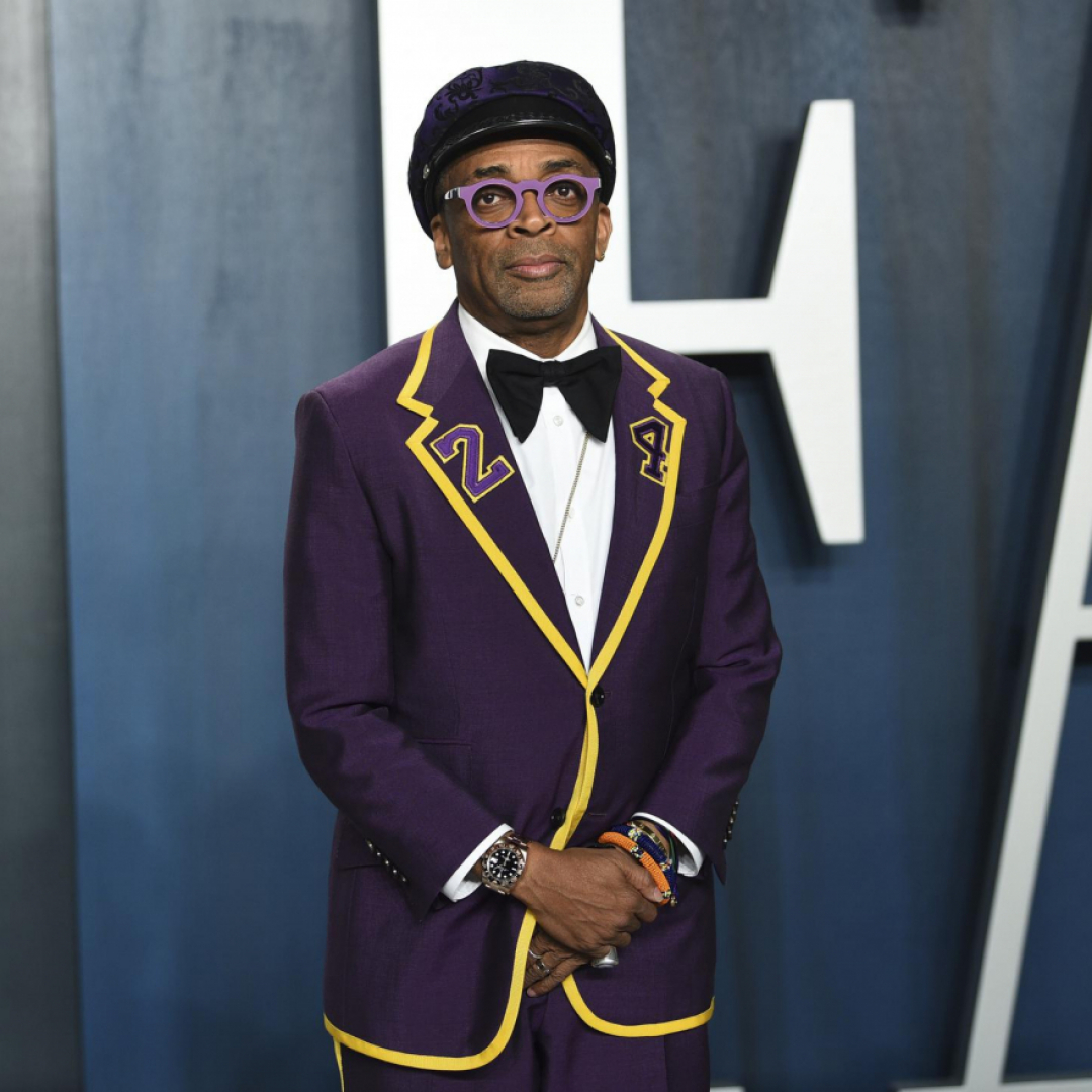 Spike Lee rende omaggio a Kobe Bryant con il suo outfit - Ticinonline