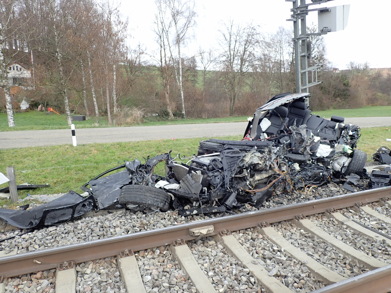 Treno Investe Un Auto Sul Passaggio A Livello Ticinonline