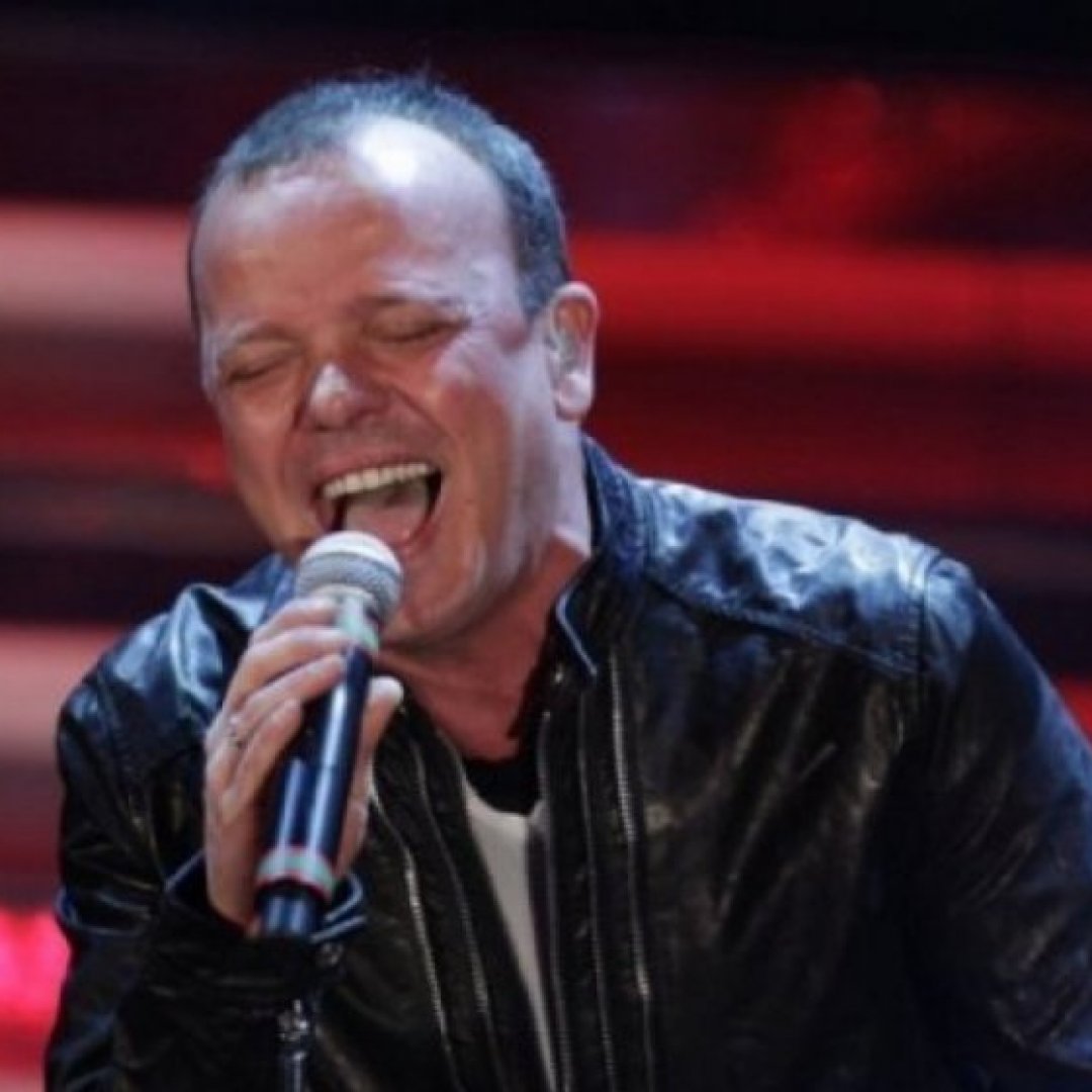 Gigi D'Alessio ritrova amore: con Denise love story a gonfie vele