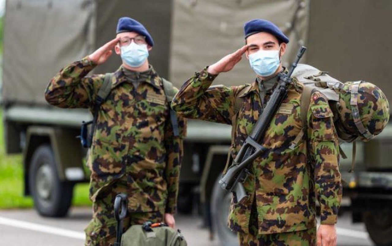 Non hanno voluto vaccinarsi, l'esercito licenzia cinque militari  professionisti - Ticinonline