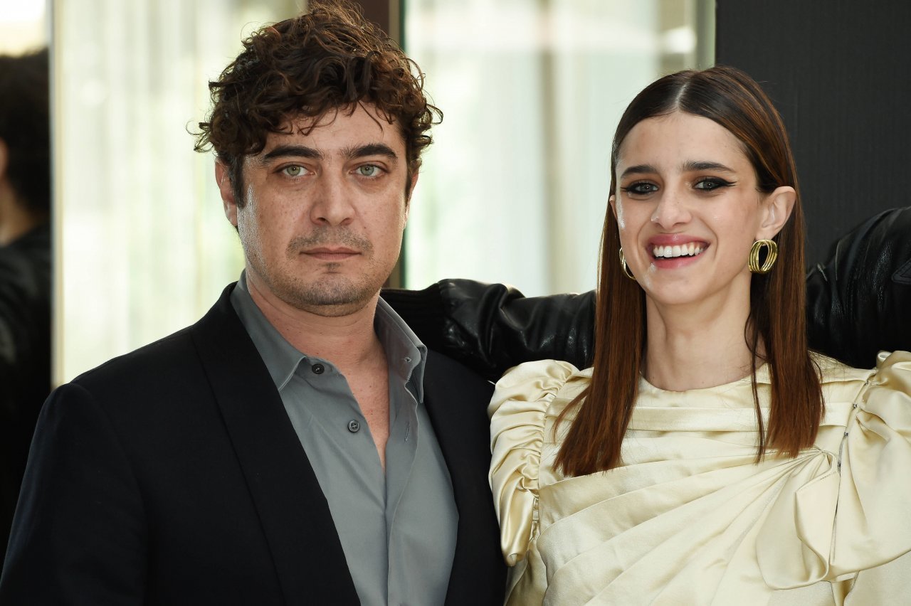 Riccardo Scamarcio e Benedetta Porcaroli innamorati arriva la