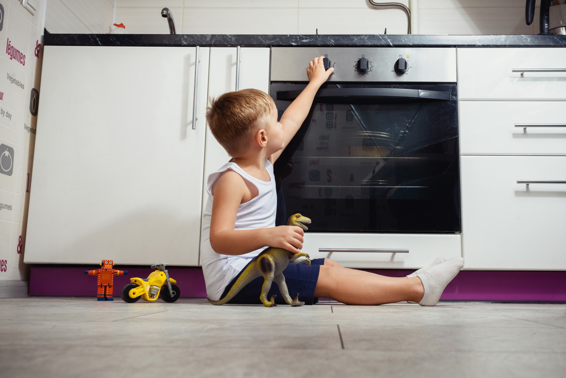 Sistema blocca finestra per la sicurezza dei bambini che non le aprono