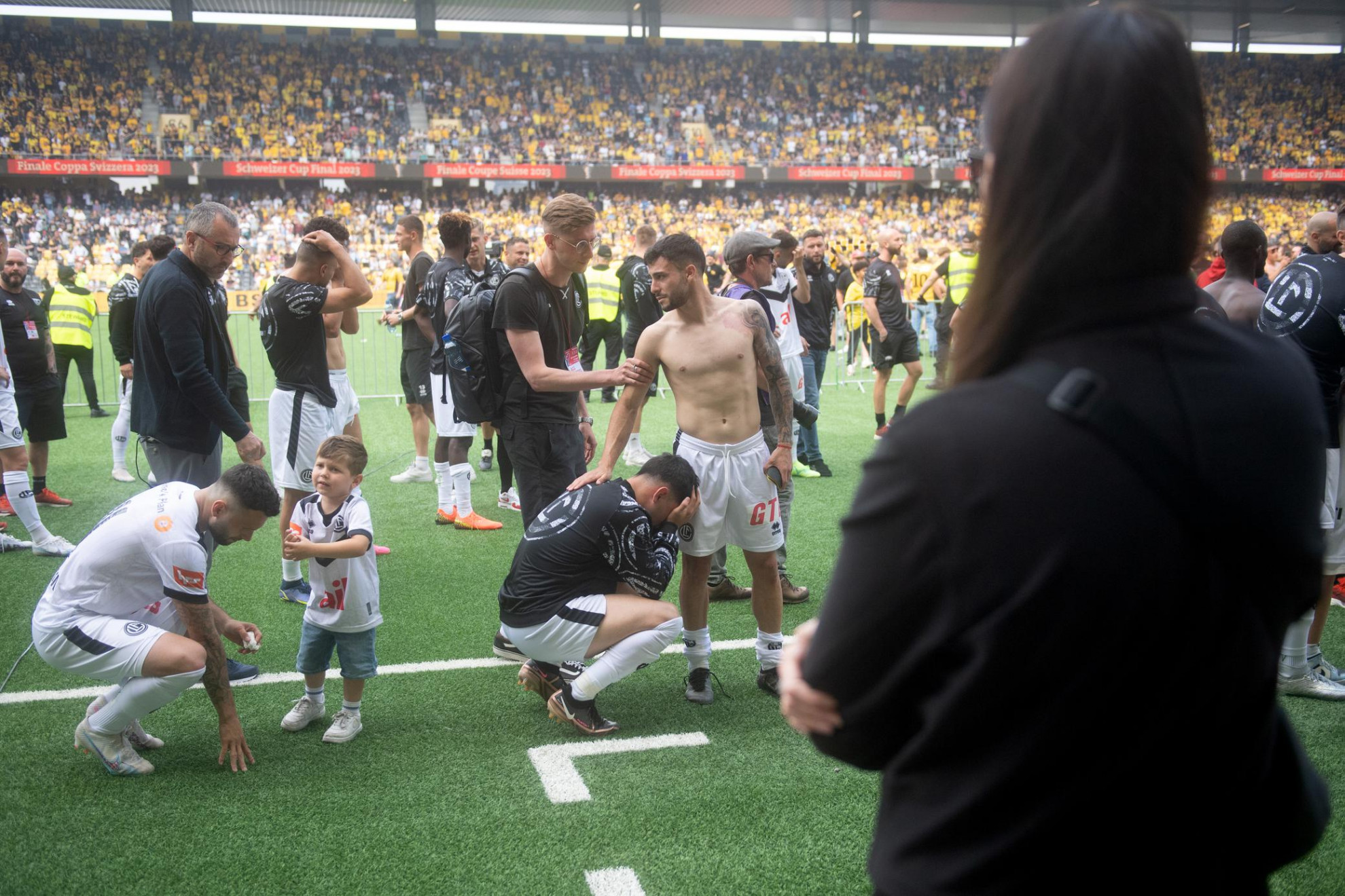 21 aprile 2022, Lugano, Tessin, Svizzera: Lugano, Svizzera, 21.04.22 i  giocatori di Lugano festeggiano la vittoria dopo la semifinale della Coppa  Svizzera tra il FC Lugano e il FC Luzern al Cornaredo