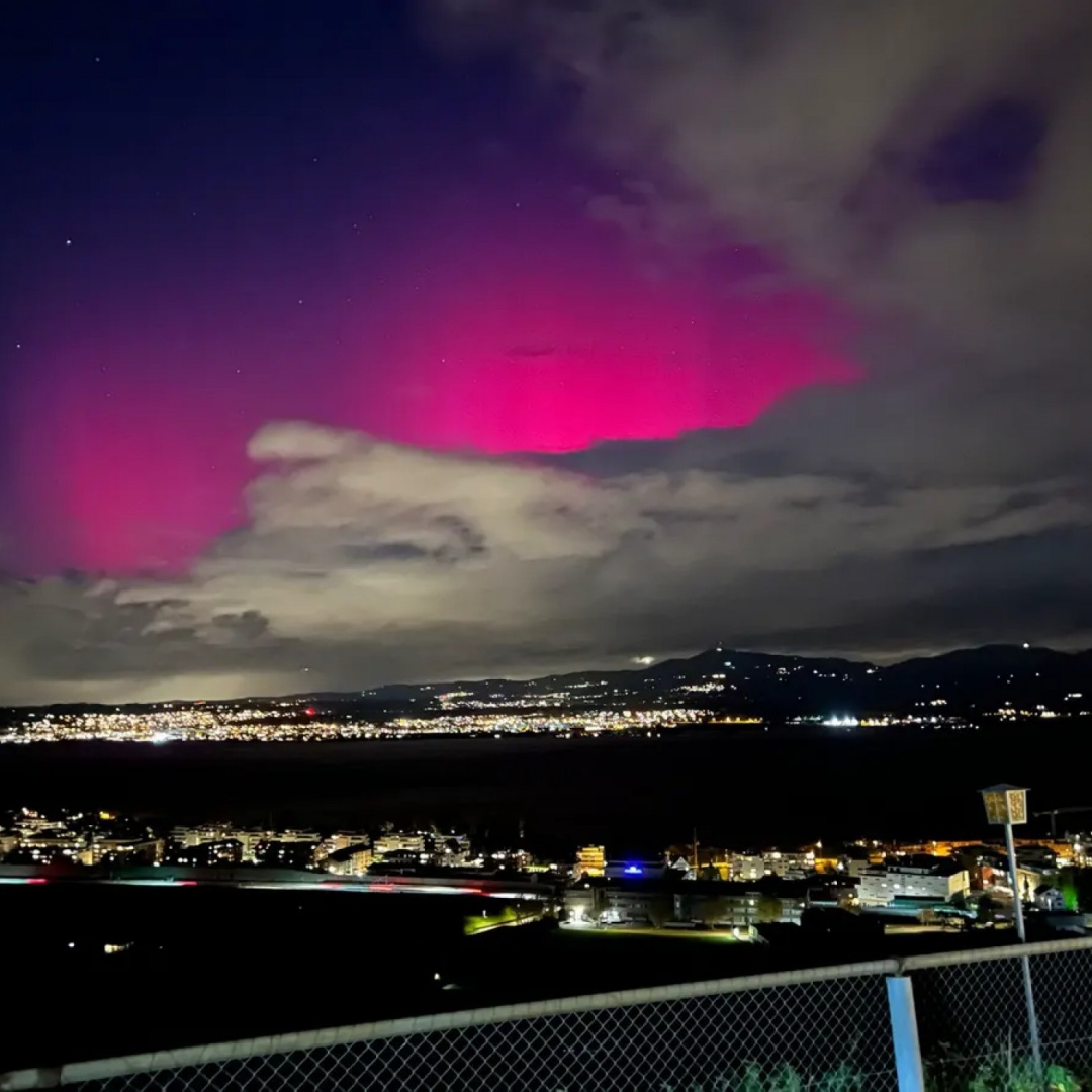 Spettacolo del cielo, ai lidi appare l'aurora boreale: le foto fanno il  giro del web