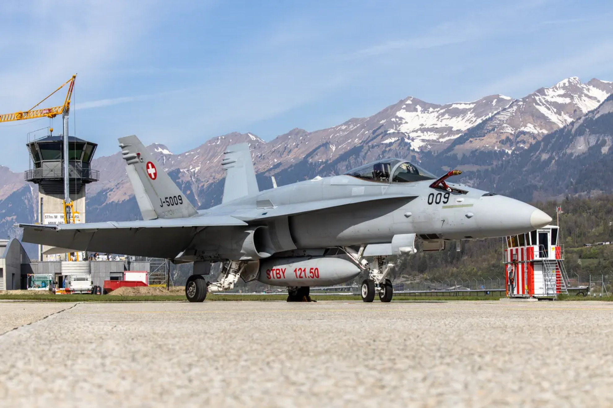 Aerei militari pronti a decollare sull'autostrada A1 a inizio giugno -  Ticinonline