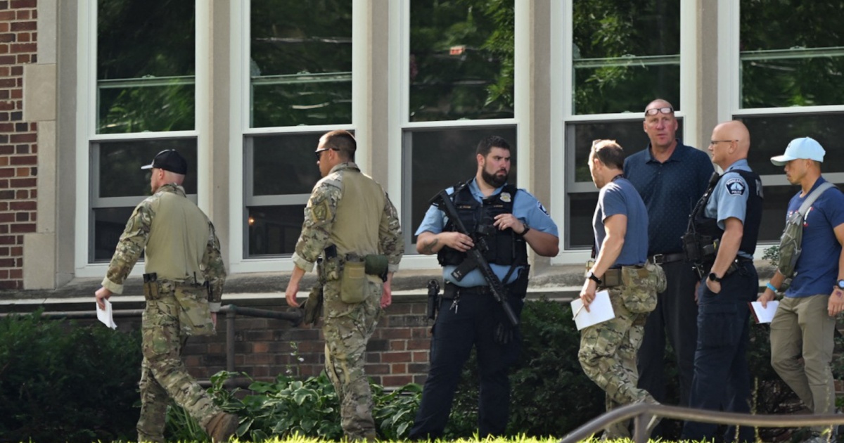 «Uccidi Donald Trump» e frasi contro i bambini. I primi indizi sul killer di Minneapolis