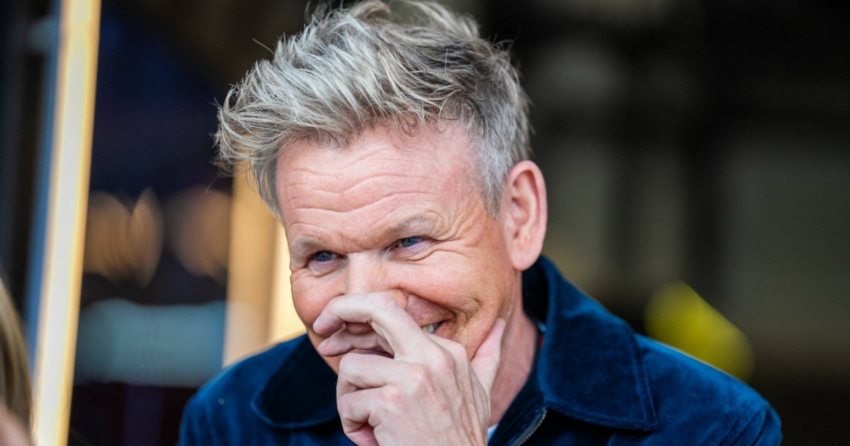 Gordon Ramsey toglie un tumore alla pelle. «Mettetevi la crema solare»
