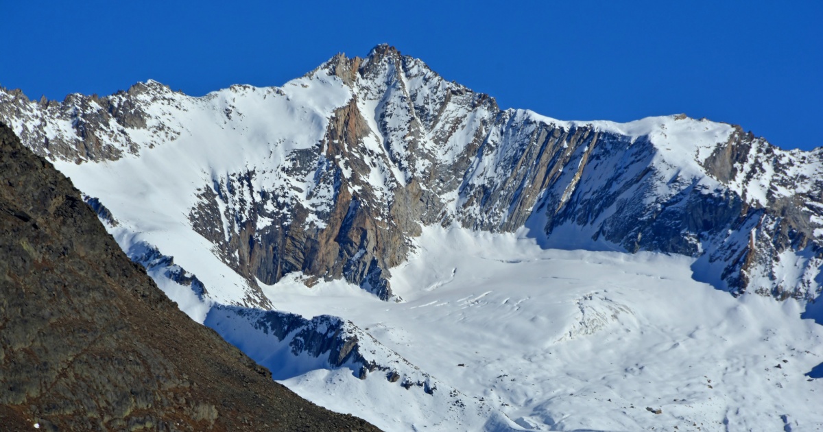 I soccorsi non riescono a localizzarli: due alpinisti muoiono sulla montagna