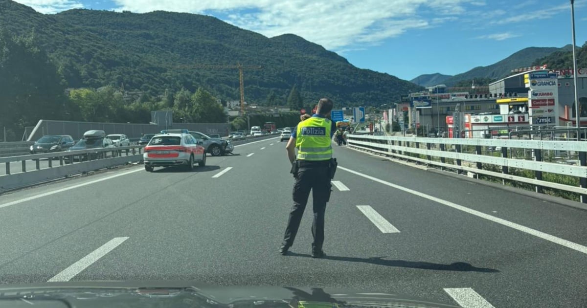 Incidente sull'A2, disagi al traffico in direzione sud
