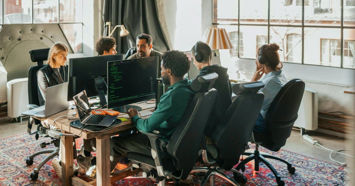 L'intelligenza artificiale sta estromettendo i giovani dal mercato del lavoro