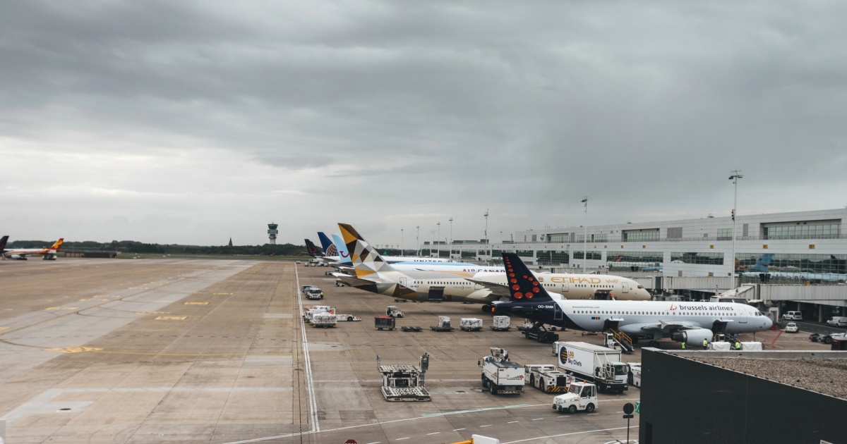 Maltempo a Malpensa, piove dal soffitto: transennate alcune aree