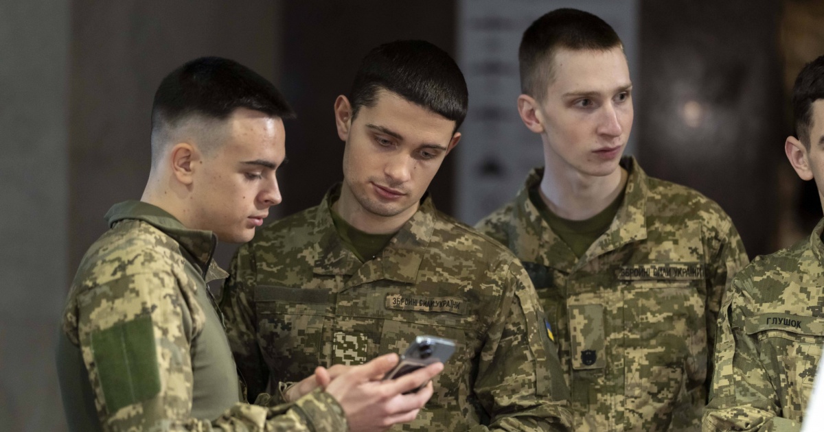 L'Ucraina ora consente ai più giovani di lasciare il Paese