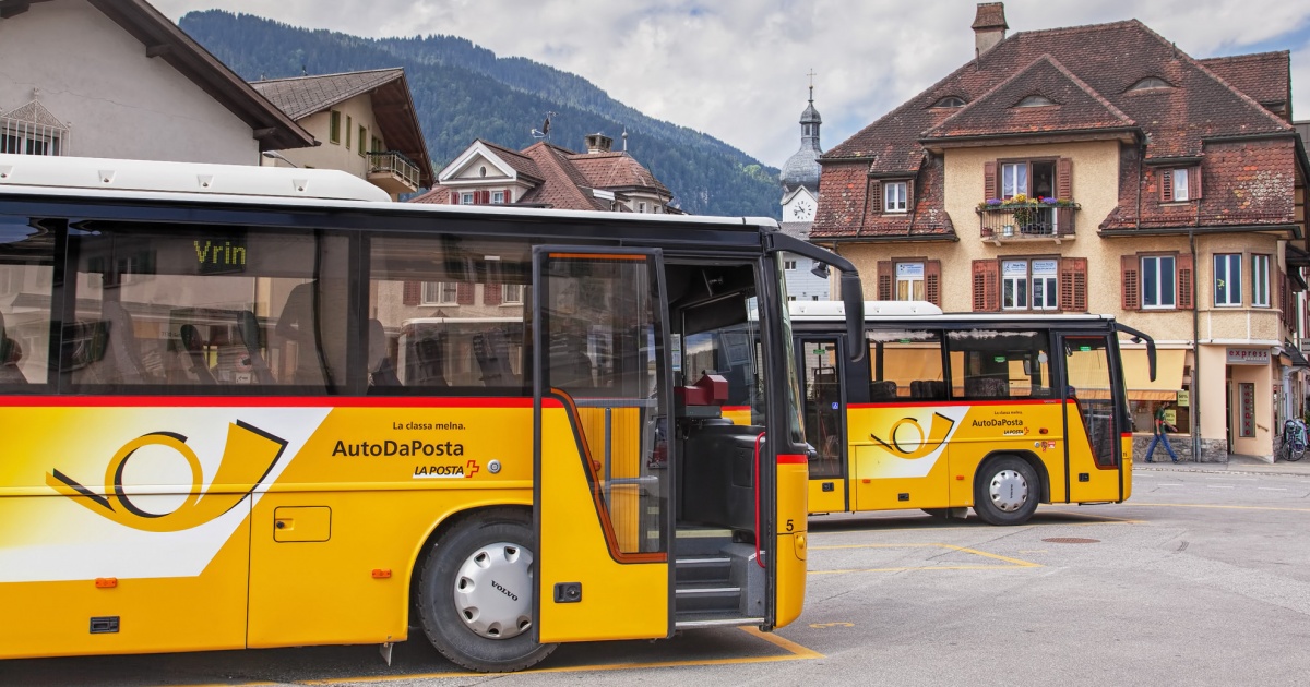 AutoPostale dice addio ai biglietti sui bus: 8.000 firme non fermano la svolta digitale