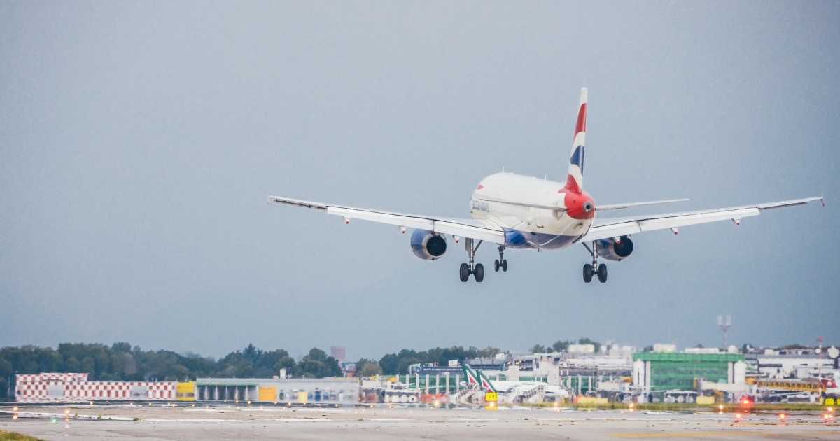Allarme carburante sui voli: restrizioni in 4 scali italiani