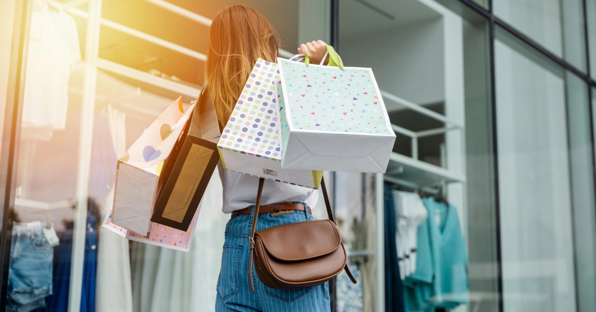 Aperture domenicali, il Consiglio Federale apre all'estensione a 12 domeniche