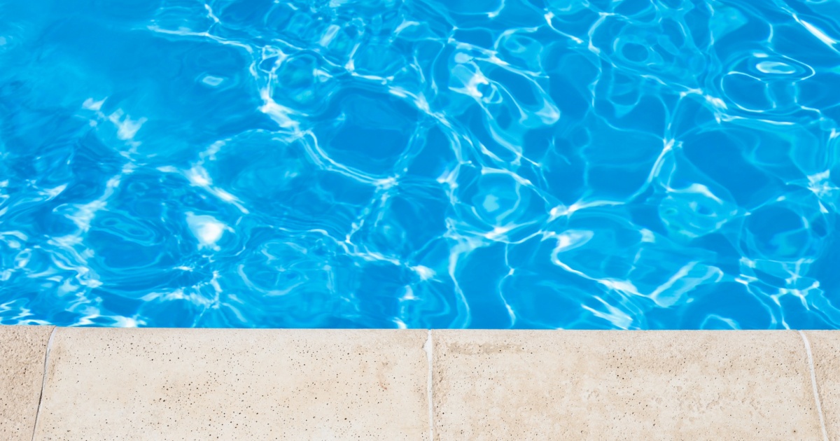 Bambino di due anni annega in una piscina privata