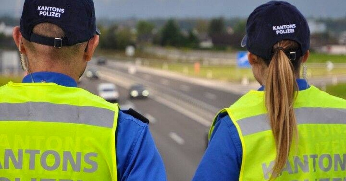 13enne senza casco cade in bici, è in pericolo di vita