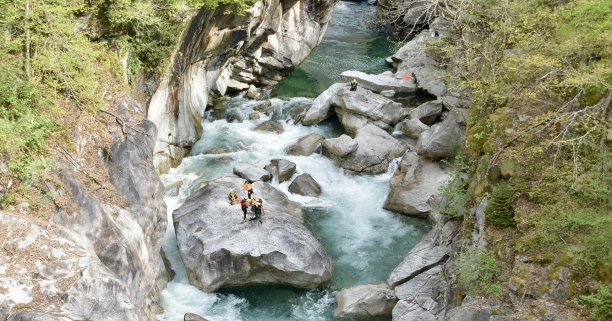 Cade da un dirupo: 17enne ritrovato morto nel fiume Verzasca