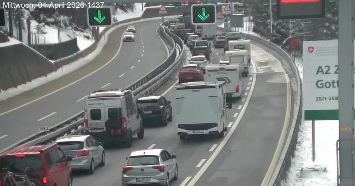 Gottardo, tutti spassionatamente in coda per 12 chilometri