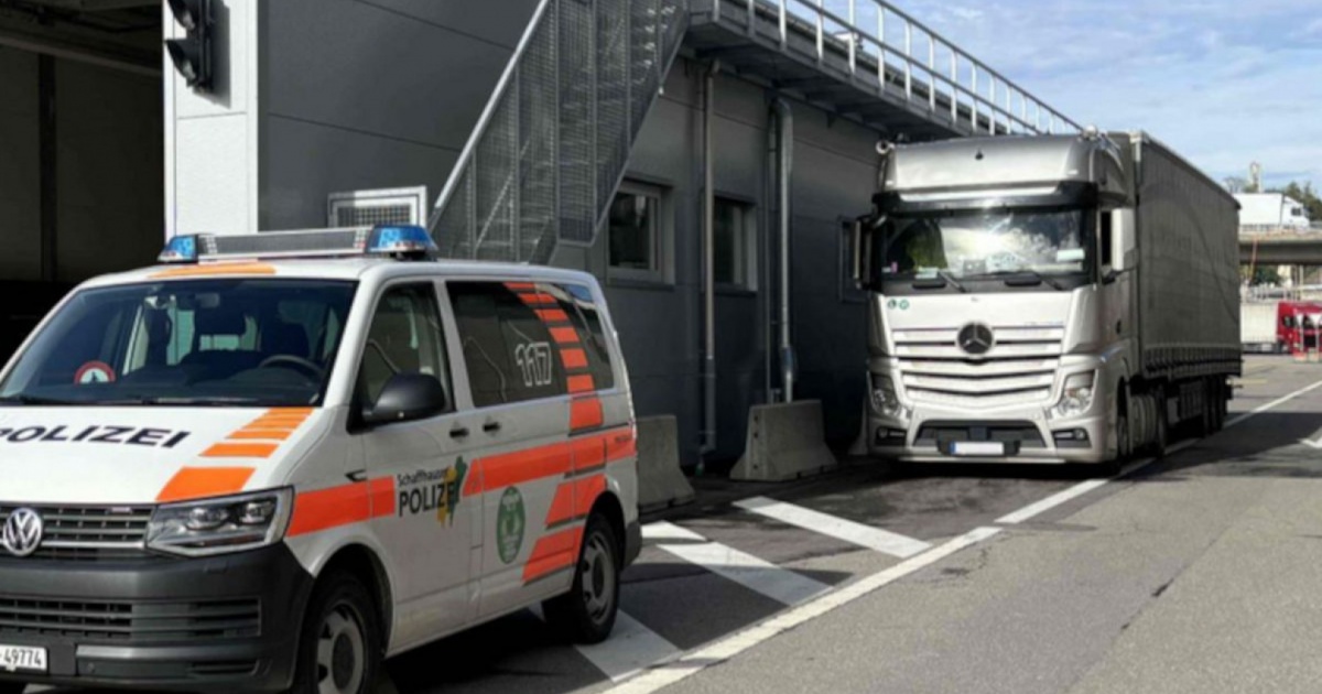 Guida per 27 ore di fila, fermato camionista