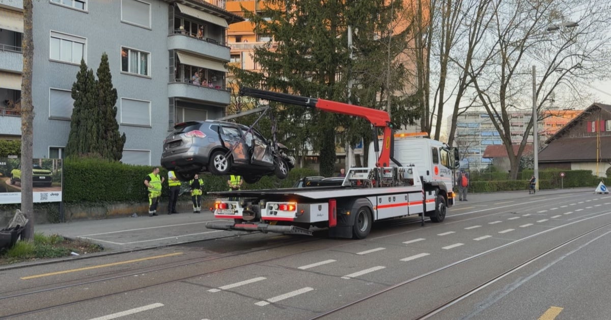 Collisione tra SUV e tram