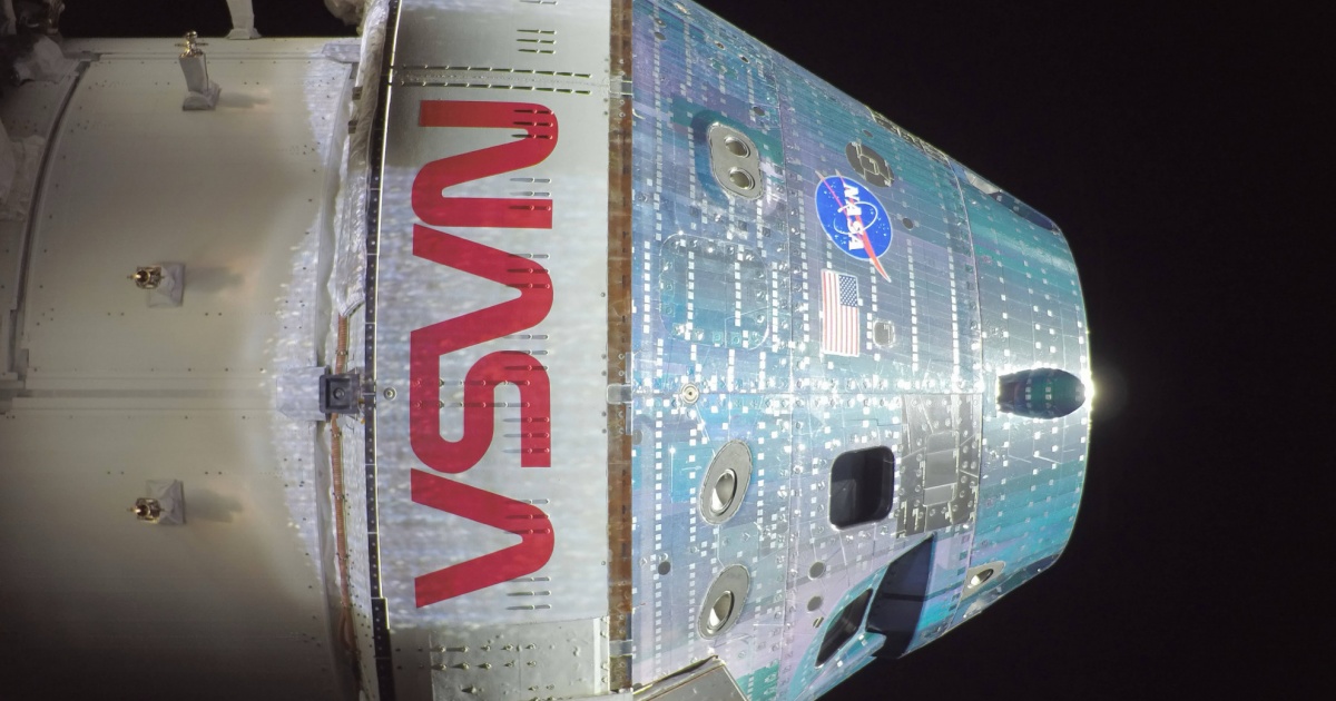 Artemis II a metà strada verso la Luna