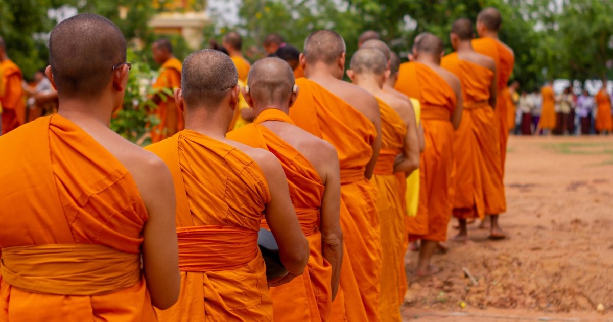Vestiti da monaci e 110 chilogrammi di hashish in valigia