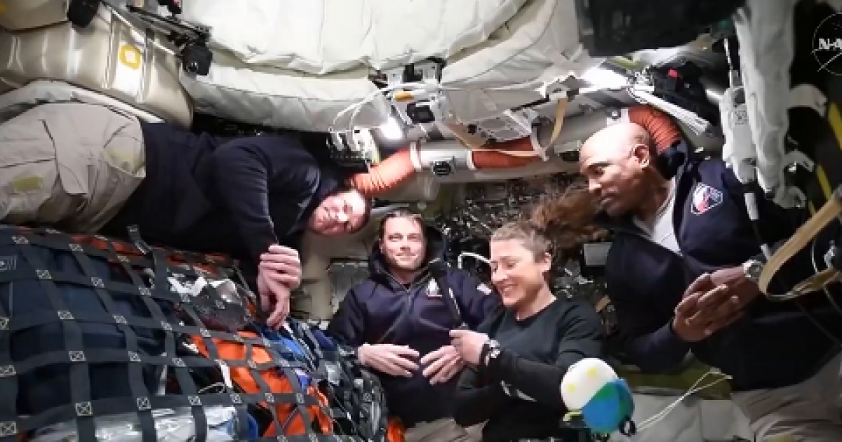 Artemis II: «L'equipaggio si sente piuttosto bene quassù»