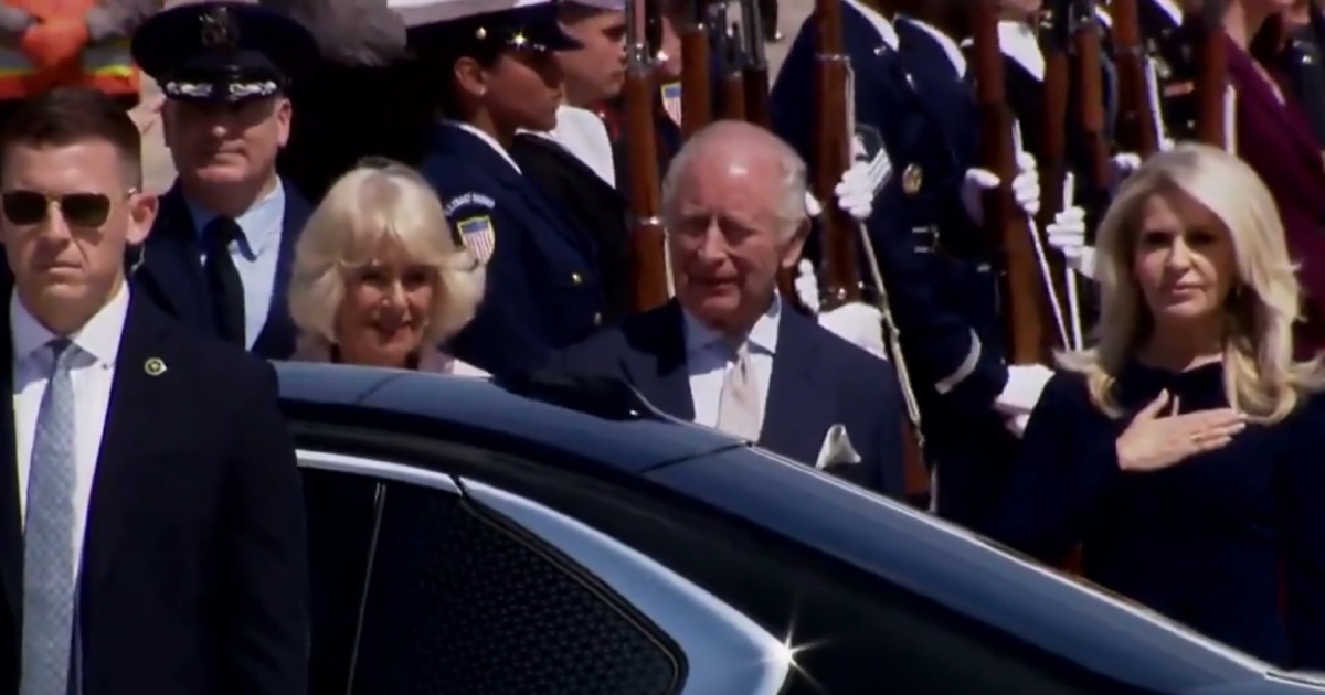 Re Carlo e Camilla atterrati a Washington