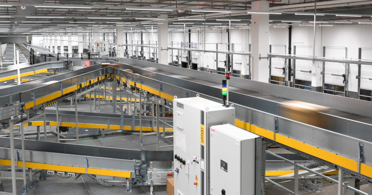 Rubavano al centro pacchi, licenziati due collaboratori della Posta