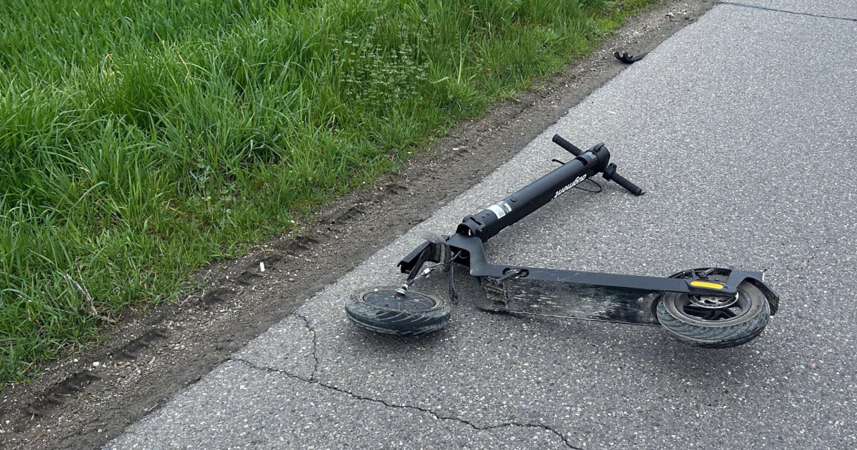 11enne in monopattino investito da un'auto