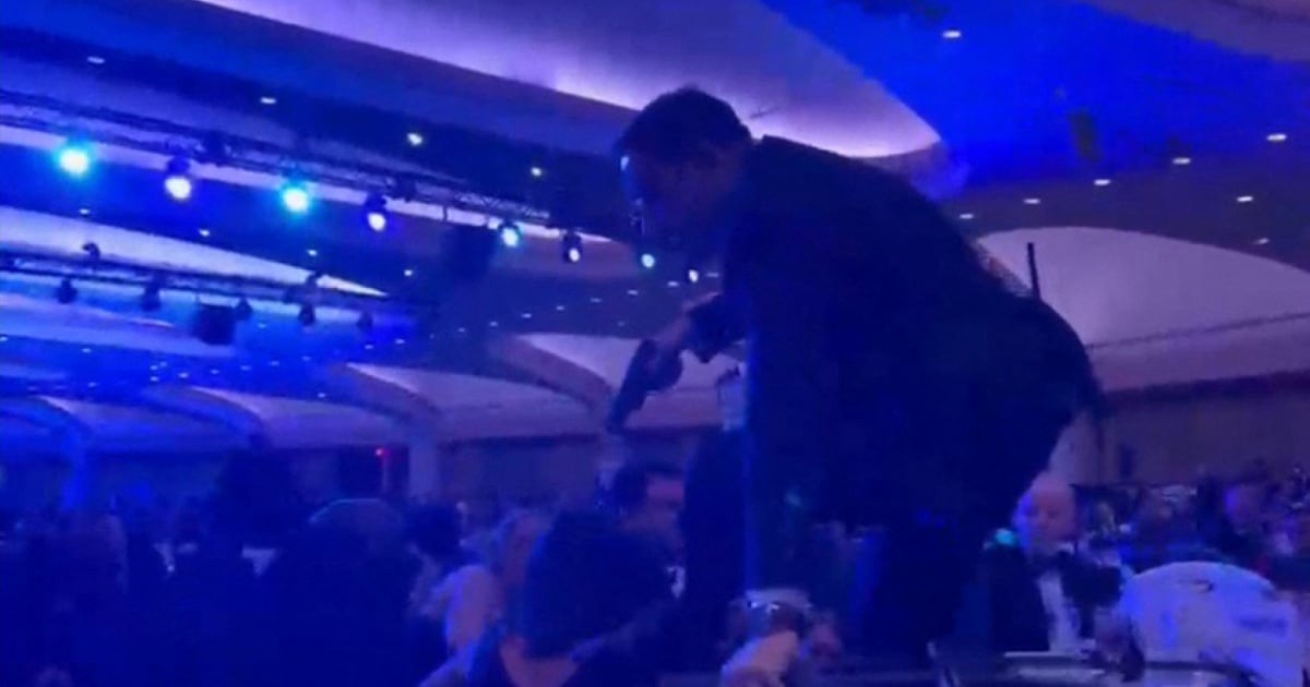 Spari alla cena di Trump con la stampa, illeso il presidente