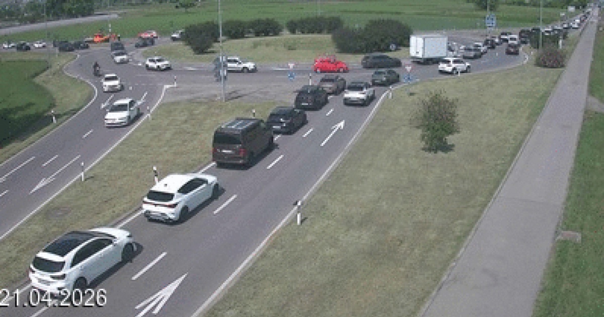 Olio sulla strada, disagi tra Quartino e Tenero