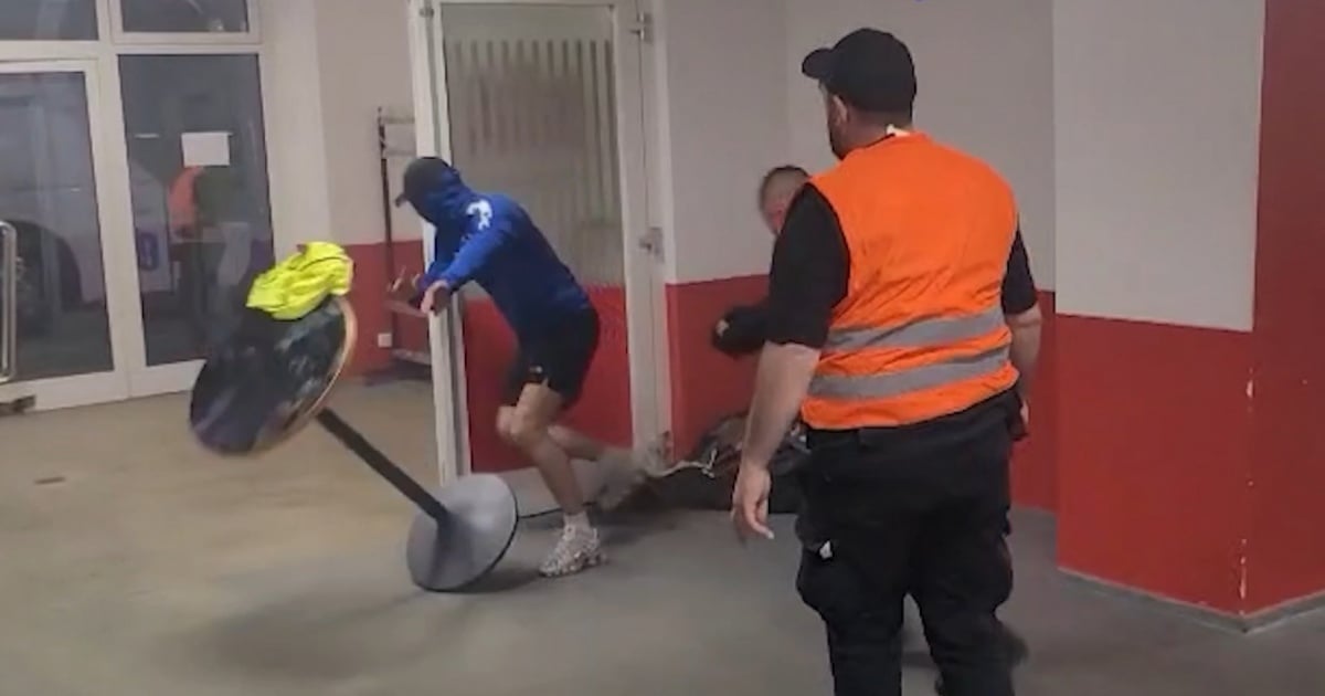 Guerra, non calcio: un teppista è arrivato fino agli spogliatoi