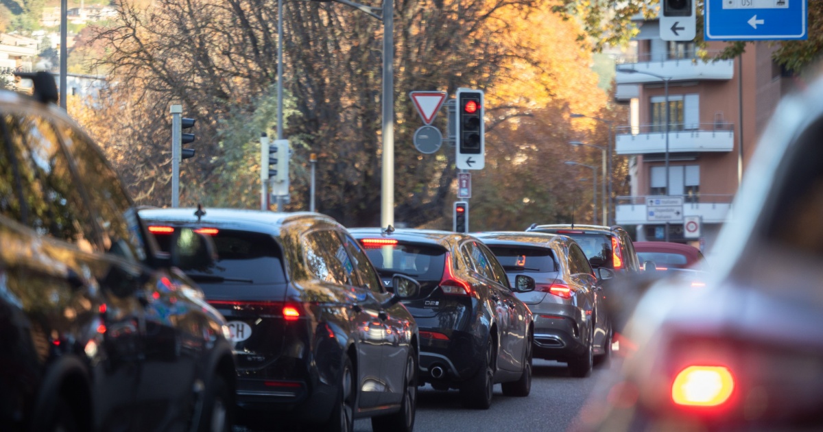 Traffico: «Le promesse in corsia preferenziale, la realtà in coda»