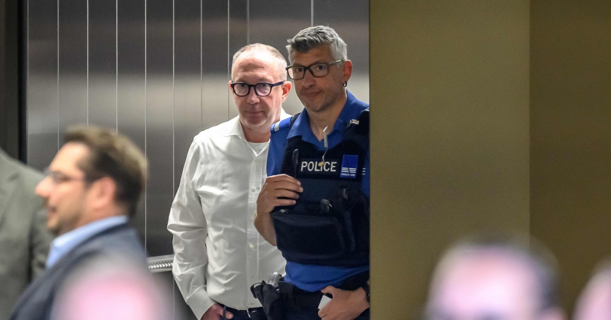 Undici ore sotto torchio, il sindaco: «Non sapevo dei problemi alla sicurezza»