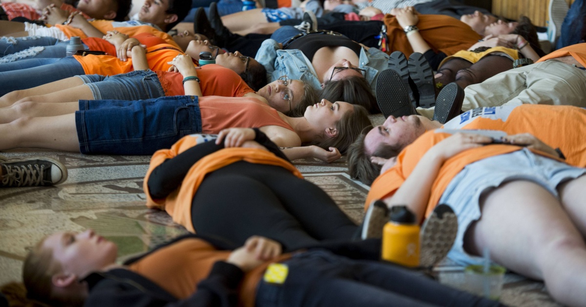 Stragi annunciate sui social: e gli assassini diventano eroi