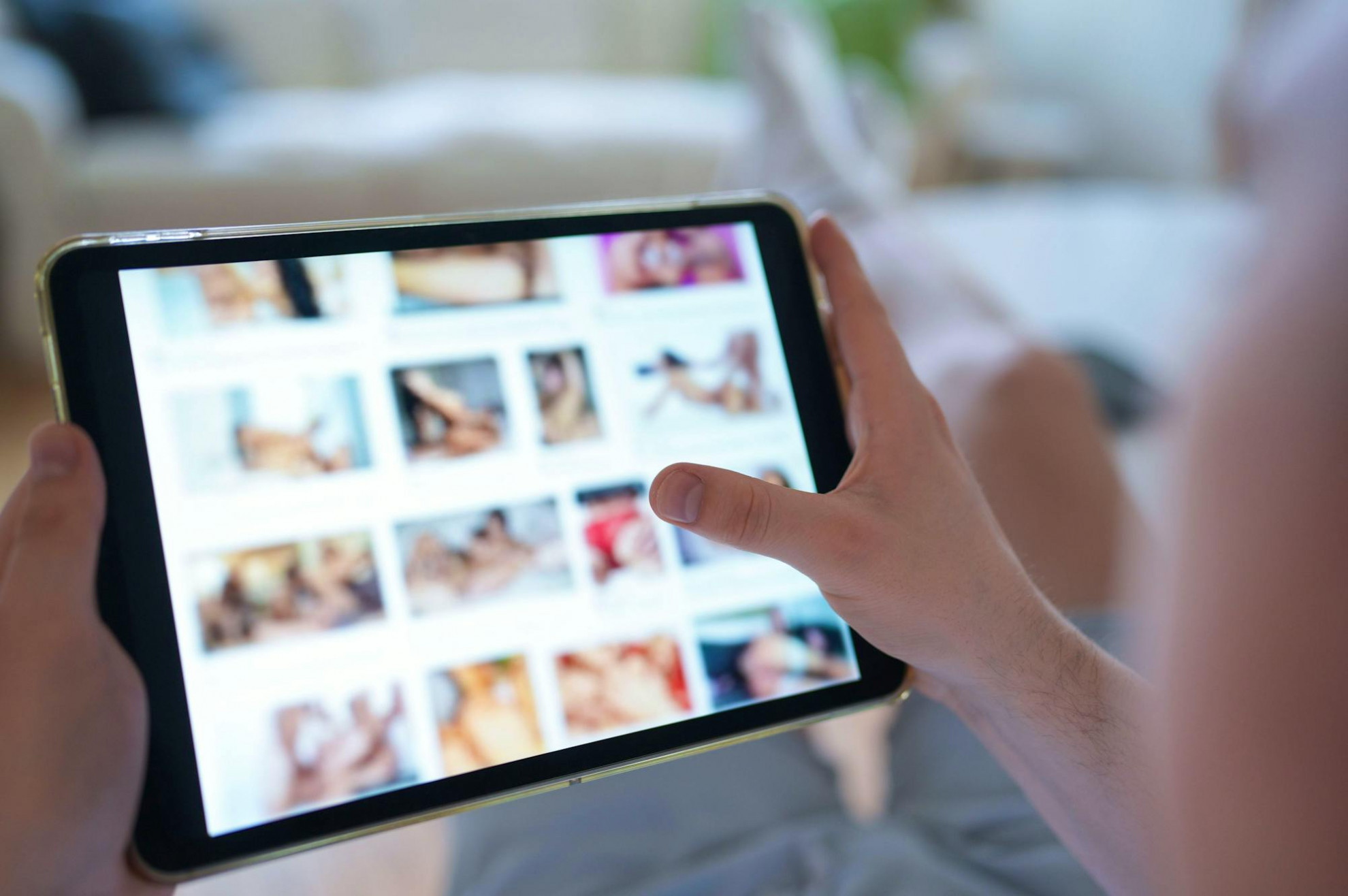 Deepfake sessuali, stretta in vista: controlli e sanzioni per le piattaforme IA
